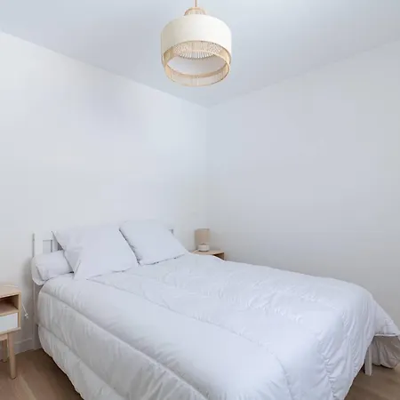 4 Personnes Proche De - Fr-1-695-77 *