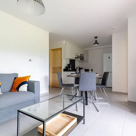 4 Personnes Proche De - Fr-1-695-77 Génos