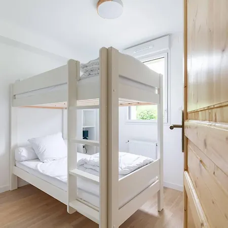 4 Personnes Proche De - Fr-1-695-77