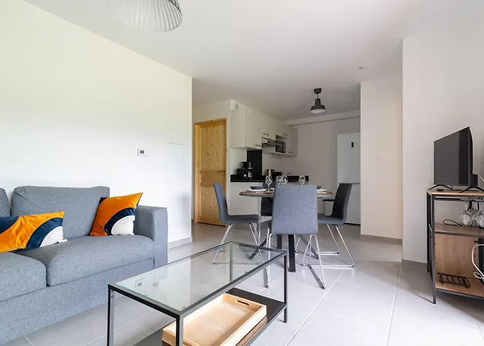 4 Personnes Proche De - Fr-1-695-77 Génos